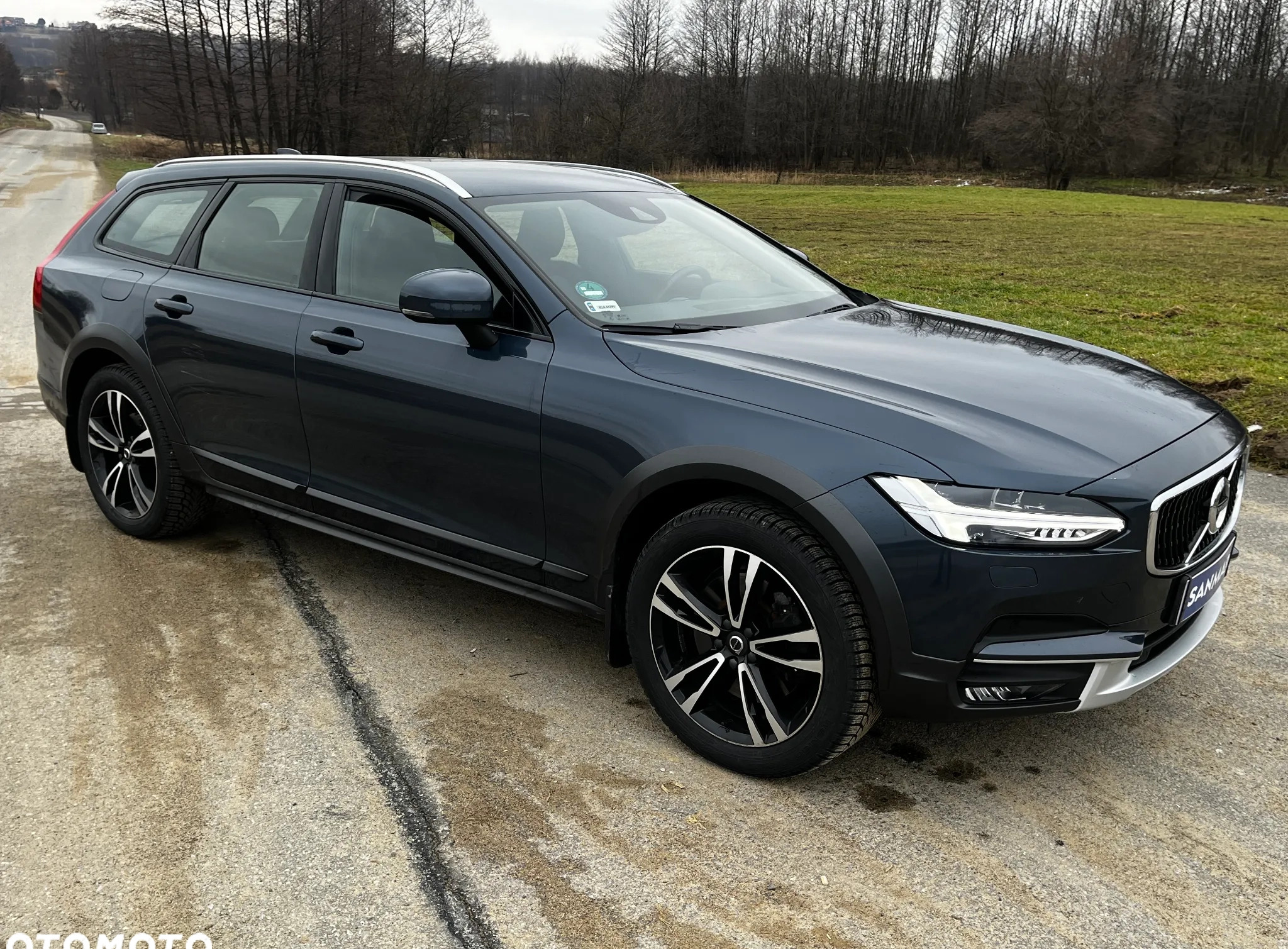 volvo sanok Volvo V90 Cross Country cena 129990 przebieg: 178000, rok produkcji 2019 z Sanok